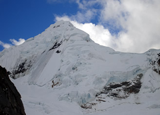 Un morceau de glacier s'effondre au Pérou et provoque un tsunami